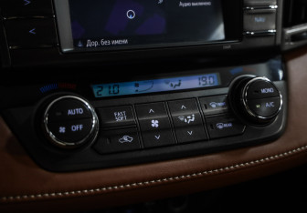 Подержанный автомобиль Toyota RAV4 2015 года (17 фото)