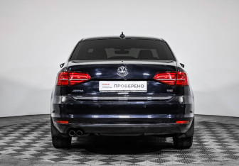 Подержанный автомобиль Volkswagen Jetta Sedan 2017 года (6 фото)