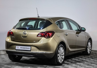 Подержанный автомобиль Opel Astra Hatchback 2012 года (5 фото)