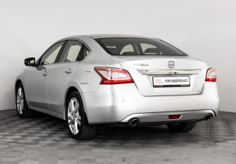 Подержанный автомобиль Nissan Teana 2014 года (9 фото)