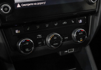 Подержанный автомобиль Skoda Octavia Liftback 2018 года (17 фото)