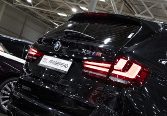 Подержанный автомобиль BMW X5 M 2016 года (13 фото)
