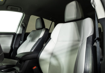 Подержанный автомобиль Toyota RAV4 2016 года (21 фото)