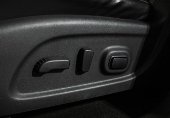 Подержанный автомобиль Nissan Pathfinder 2015 года (16 фото)