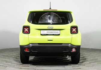 Подержанный автомобиль Jeep Renegade 2018 года (6 фото)