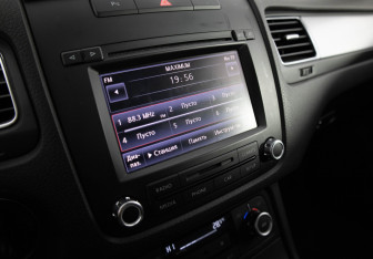 Подержанный автомобиль Volkswagen Touareg 2011 года (17 фото)