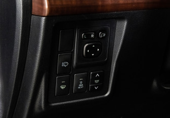 Подержанный автомобиль Toyota Land Cruiser Prado 2014 года (21 фото)