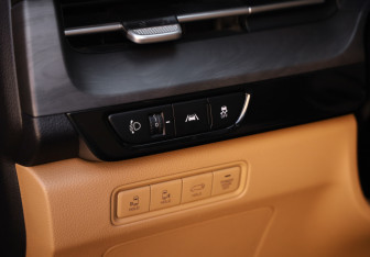 Подержанный автомобиль Kia Carnival 2021 года (15 фото)