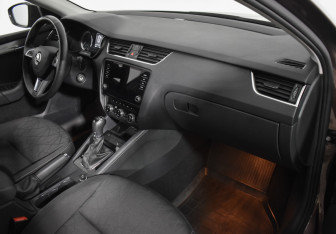 Подержанный автомобиль Skoda Octavia Liftback 2019 года (12 фото)