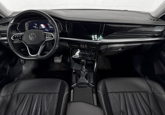 Подержанный автомобиль Volkswagen Passat Sedan 2023 года (16 фото)