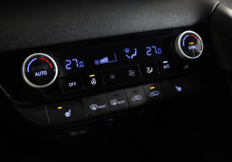 Подержанный автомобиль Hyundai Elantra Sedan 2021 года (14 фото)