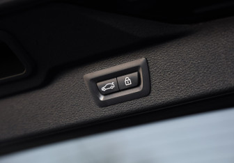 Подержанный автомобиль BMW X5 2017 года (36 фото)