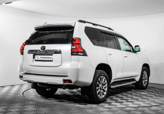 Подержанный автомобиль Toyota Land Cruiser Prado 2017 года (6 фото)