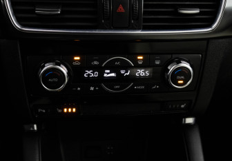 Подержанный автомобиль Mazda CX-5 2015 года (15 фото)