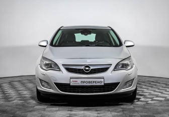 Подержанный автомобиль Opel Astra Hatchback 2011 года (2 фото)