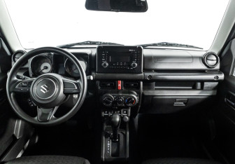Подержанный автомобиль Suzuki Jimny 2019 года (13 фото)