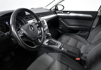 Подержанный автомобиль Volkswagen Passat Sedan 2015 года (9 фото)
