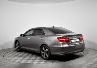Подержанный автомобиль Toyota Camry Sedan 2016 года (7 фото)