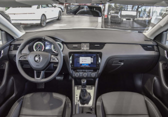 Новый Skoda Octavia Liftback 2025 (8 фото)