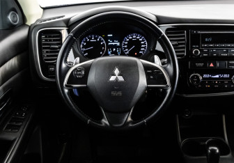 Подержанный автомобиль Mitsubishi Outlander 2014 года (11 фото)