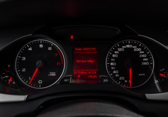 Подержанный автомобиль Audi A4 Sedan 2008 года (17 фото)