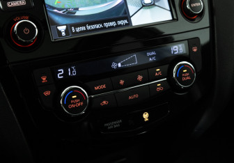 Подержанный автомобиль Nissan X-Trail 2016 года (19 фото)