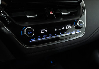 Подержанный автомобиль Toyota Corolla Sedan 2019 года (17 фото)