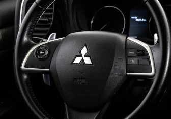 Подержанный автомобиль Mitsubishi Outlander 2012 года (11 фото)