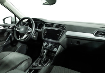 Подержанный автомобиль Volkswagen Tiguan 2021 года (9 фото)