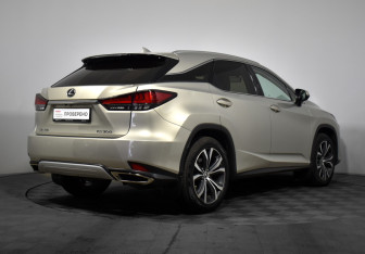 Подержанный автомобиль Lexus RX 2019 года (6 фото)