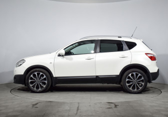Подержанный автомобиль Nissan Qashqai 2012 года (8 фото)