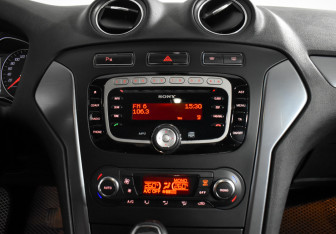 Подержанный автомобиль Ford Mondeo Sedan 2011 года (17 фото)