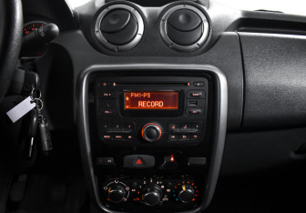Подержанный автомобиль Renault Duster 2013 года (16 фото)