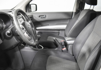 Подержанный автомобиль Nissan X-Trail 2008 года (10 фото)