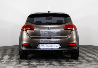 Подержанный автомобиль Kia Ceed Hatchback 2014 года (6 фото)