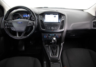 Подержанный автомобиль Ford Focus Sedan 2017 года (10 фото)