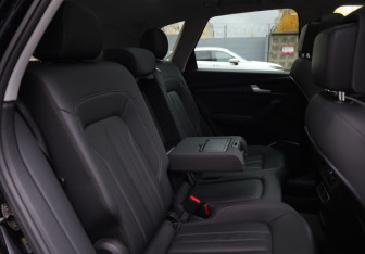 Подержанный автомобиль Audi Q5 2021 года (13 фото)