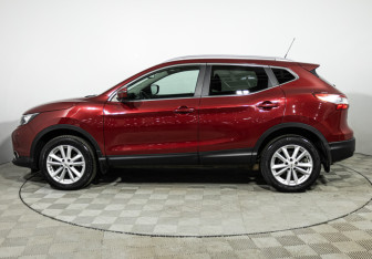 Подержанный автомобиль Nissan Qashqai 2014 года (8 фото)