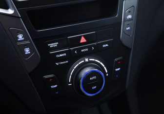 Подержанный автомобиль Hyundai Santa Fe 2012 года (20 фото)