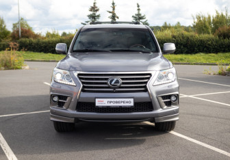 Подержанный автомобиль Lexus LX 2014 года (4 фото)