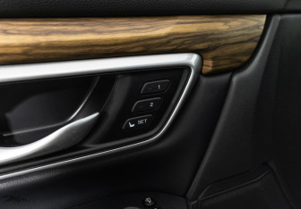 Подержанный автомобиль Honda CR-V 2017 года (18 фото)