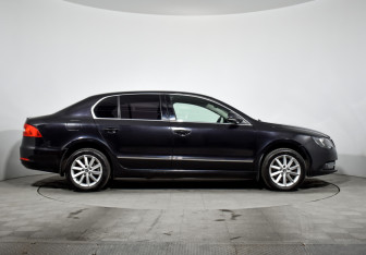 Подержанный автомобиль Skoda Superb Liftback 2015 года (4 фото)