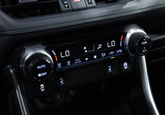 Подержанный автомобиль Toyota RAV4 2022 года (32 фото)