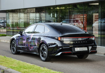 Подержанный автомобиль Hyundai Sonata 2024 года (8 фото)