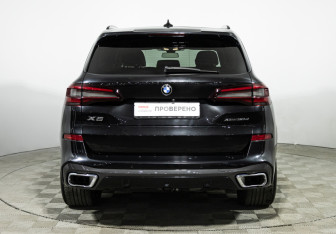 Подержанный автомобиль BMW X5 2021 года (6 фото)