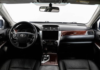 Подержанный автомобиль Toyota Camry Sedan 2013 года (12 фото)