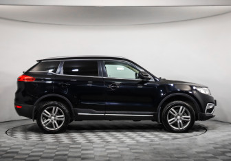 Подержанный автомобиль Geely Atlas 2018 года (4 фото)