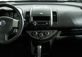 Подержанный автомобиль Nissan Note 2007 года (14 фото)