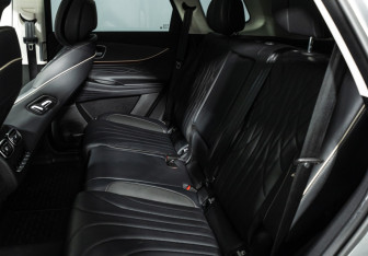 Подержанный автомобиль Jaecoo J8 2024 года (10 фото)