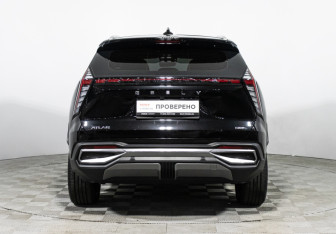 Подержанный автомобиль Geely Atlas 2024 года (6 фото)